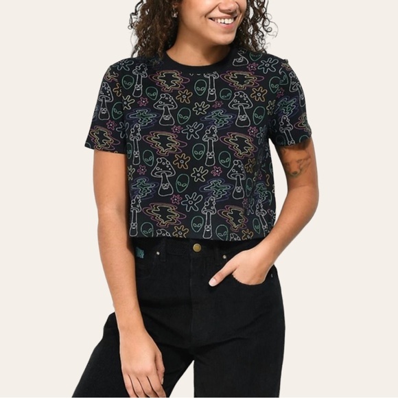 A-Lab Quinnie Mushroom All Over Print Black Crop T-Shirt ๐ - Picture 1 of 3